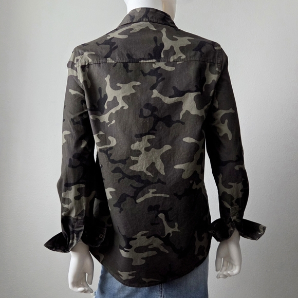 Love Tree Camo Long Sleeve Button Down W/ Red Roses & Pockets, Size Small - Picture 6 of 14